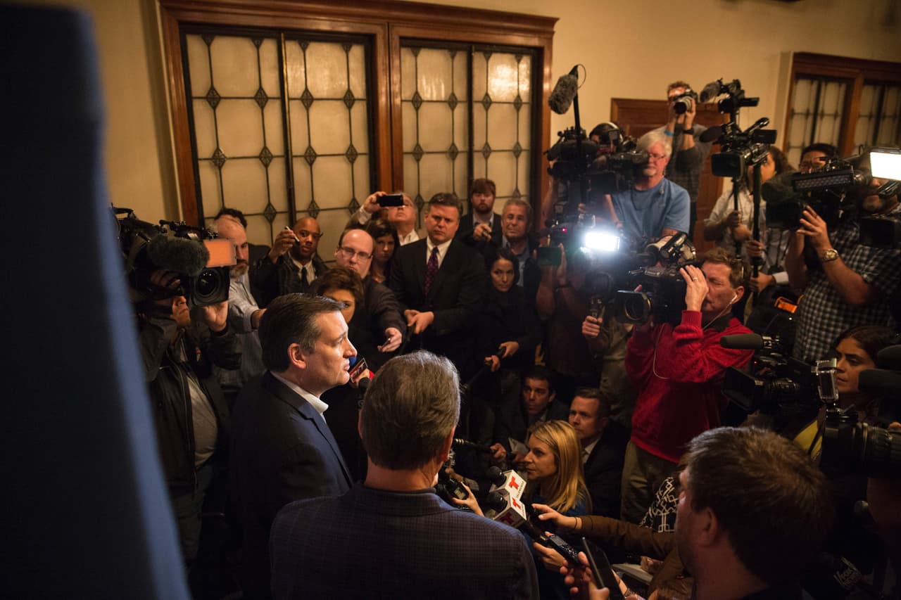 A unas horas de que se abran las casillas para las elecciones del Súper Martes, el candidato republicano Ted Cruz hizo una gira por Texas para conseguir más apoyo. Cruz comenzó su gira con Dallas, para luego visitar San Antonio y seguir más tarde con Houston. De acuerdo con expertos, las elecciones de este 1 marzo podrían determinar quiénes serían los candidatos presidenciales que competirán en las elecciones de noviembre.