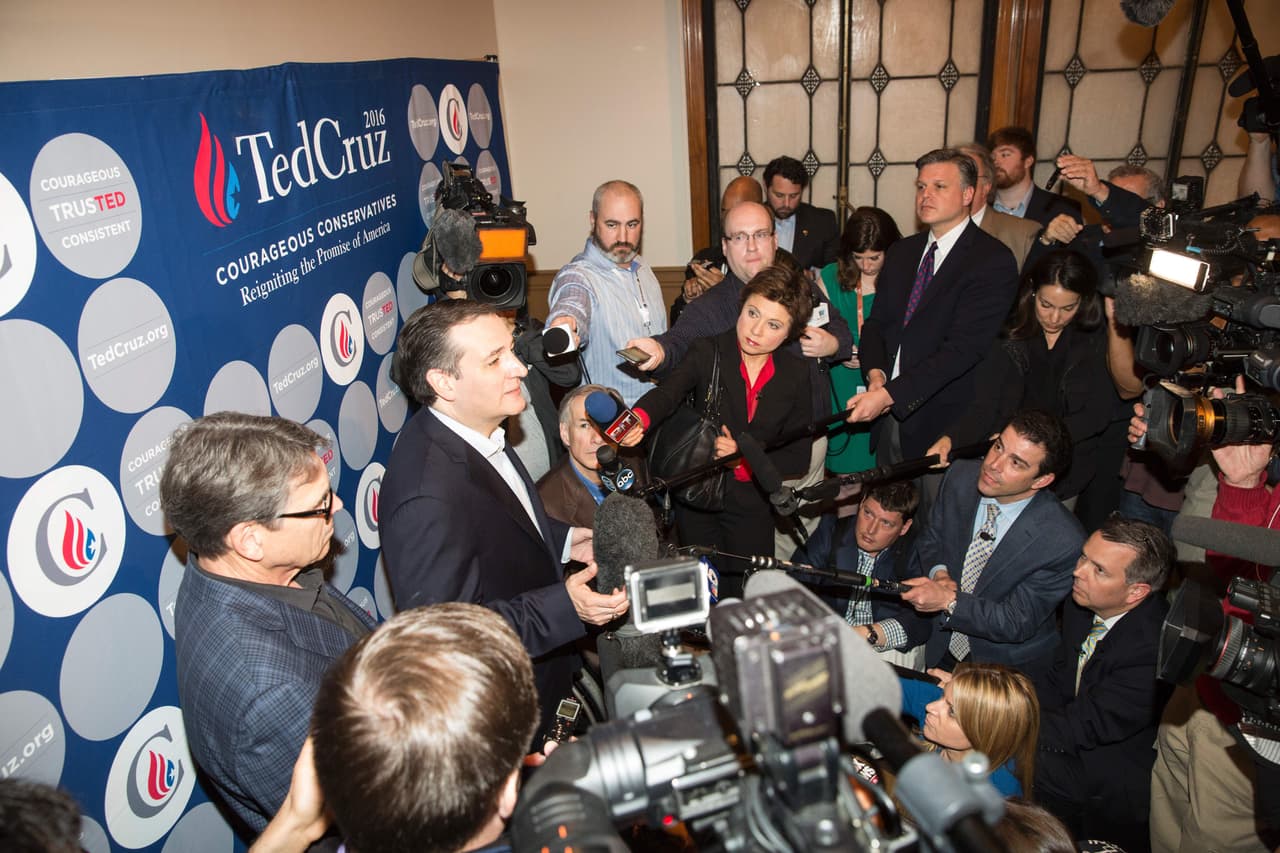 A unas horas de que se abran las casillas para las elecciones del Súper Martes, el candidato republicano Ted Cruz hizo una gira por Texas para conseguir más apoyo. Cruz comenzó su gira con Dallas, para luego visitar San Antonio y seguir más tarde con Houston. De acuerdo con expertos, las elecciones de este 1 marzo podrían determinar quiénes serían los candidatos presidenciales que competirán en las elecciones de noviembre.