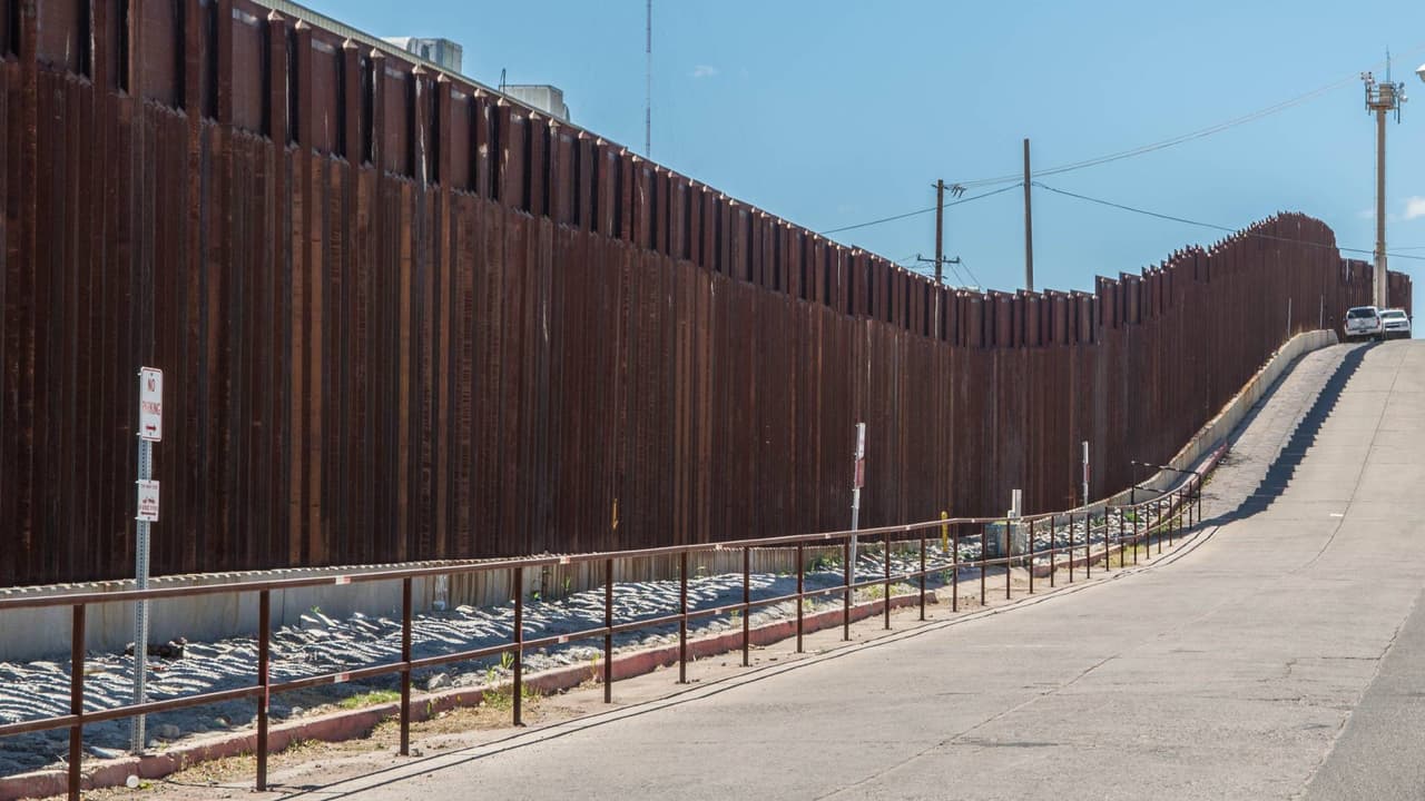 Desmantelan red de tráfico de armas de Arizona a México: Acusan de conspiración a 28 personas