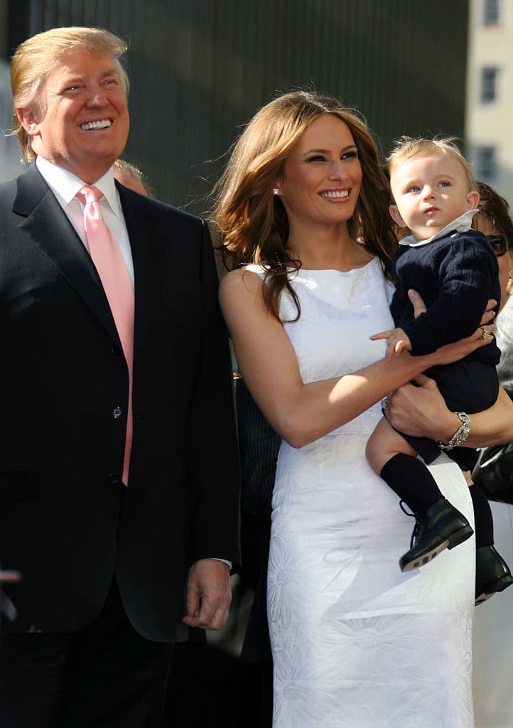 Desde que nació Barron ha sido expuesto a los compromisos sociales y a la atención mediática implícitos en el estilo de vida de su familia. En enero del 2006 los acompañó a la ceremonia en la que Donald Trump recibió la estrella 2,327 del 'Paseo de la fama' en Hollywood.
