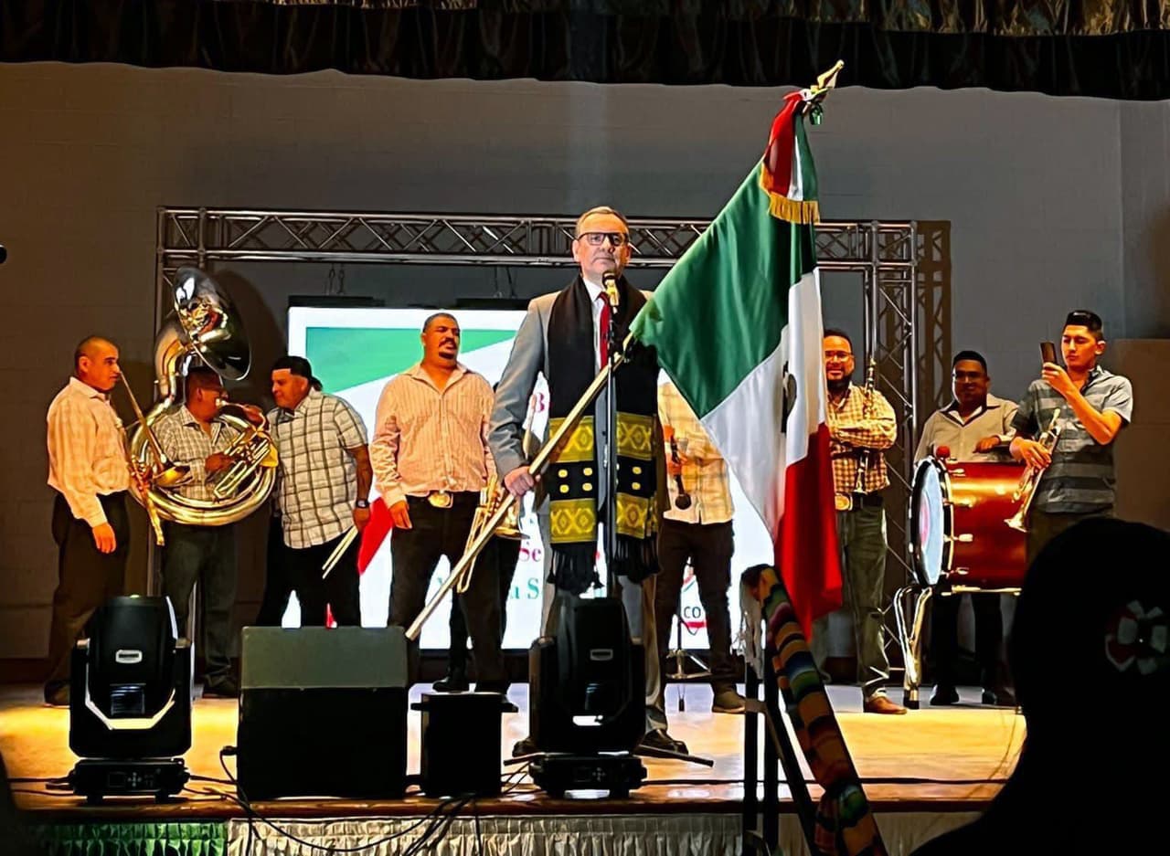 El tradicional Grito de Independencia, en memoria del que diera el Cura Miguel Hidalgo en Guanajuato en 1810 se realiza en todas las ciudades con una misión diplomática mexicana.