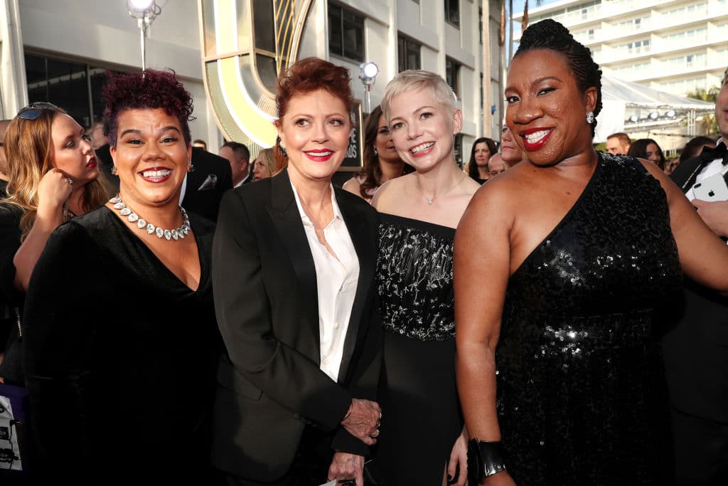 Además de ir de negro, algunas de las actrices acudieron a la gala junto a activistas por los derechos de las mujeres. Rosa Clemente, activista por los derechos de las presas y por la independencia de Puerto Rico junto a su cita de esta noche, Susan Sarandon. Michelle Williams acudió con Tarana Burke, activista por los derechos de la mujer y fundadora del movimiento #MeToo.