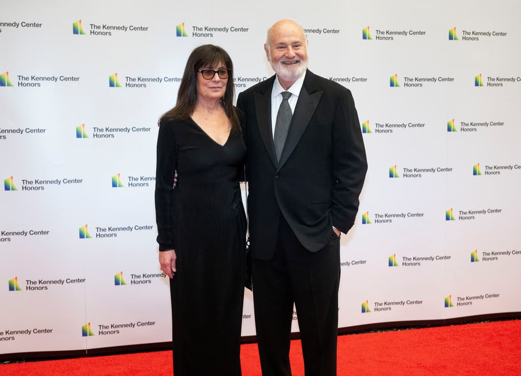 El cineasta Rob Reiner y su esposa fueron hallados muertos en su casa en Los Ángeles: la policía investiga un "homicidio aparente"