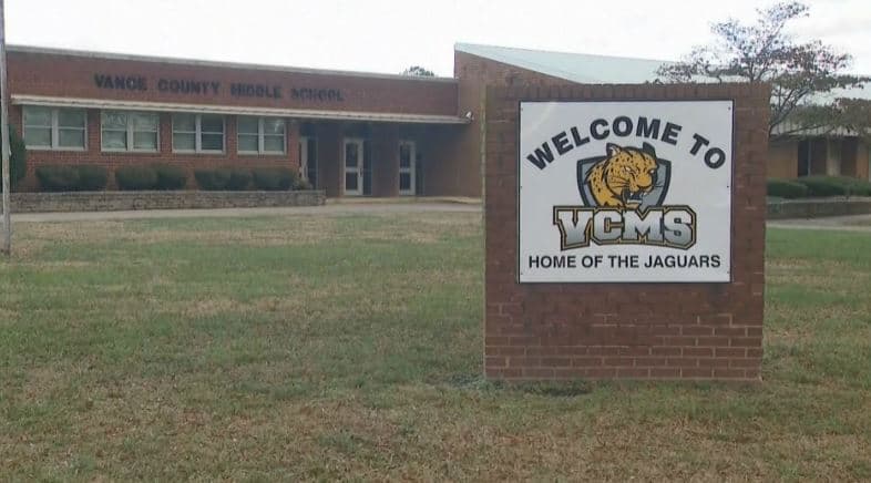 Aseguran que los funcionarios de la escuela y del distrito trabajan estrechamente para aclarar los hechos