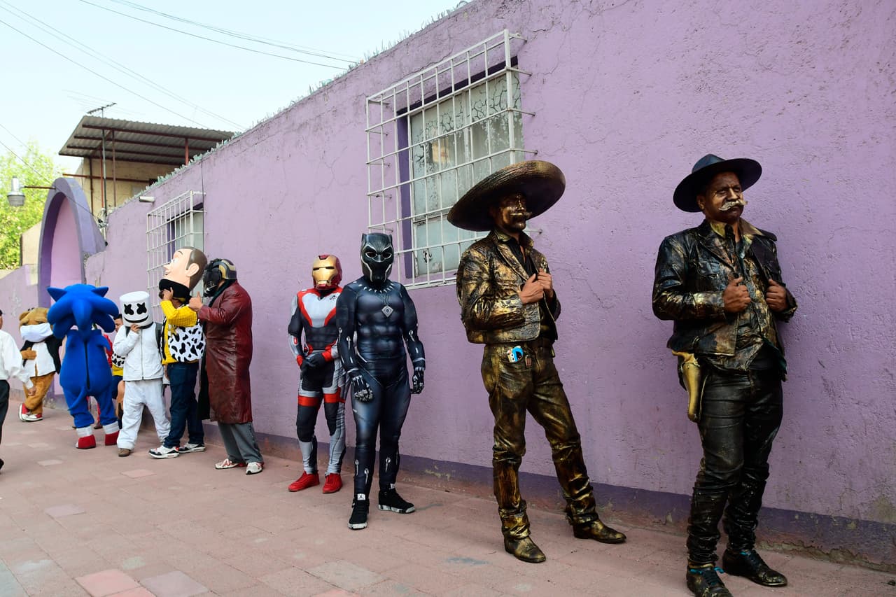 El gobierno mexicano ha dicho que para no afectar a las personas que dependen del comercio informal la cuarentena no es obligatoria. Sin embargo, muchos han decidido no salir.