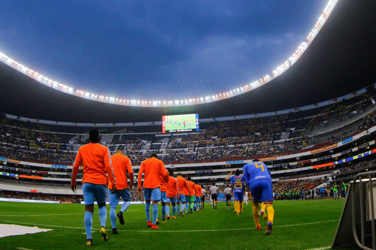 Las Aguilas del América y los Tigres de la UANL usaron sus colores alternos en el encuentro por la jornada 12 del
<a href="https://www.univision.com/deportes/futbol/liga-mx/*">Clausura 2019</a>.