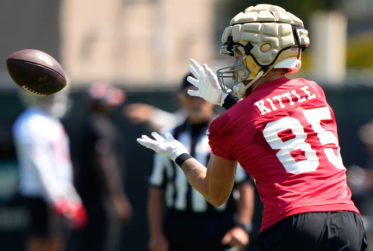 El equipo de la NFL ha adoptado este tipo de casos para reducir los impactos en la cabeza de los jugadores.
<br>