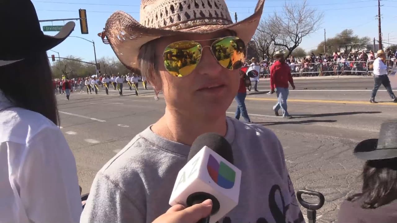 “Pues el placer de estar aquí de estar viendo todos los colores, las bandas, todos los arreglos que tienen todas las carretas” dijo Martha Sánchez, quien fue a ver el desfile.
<br>