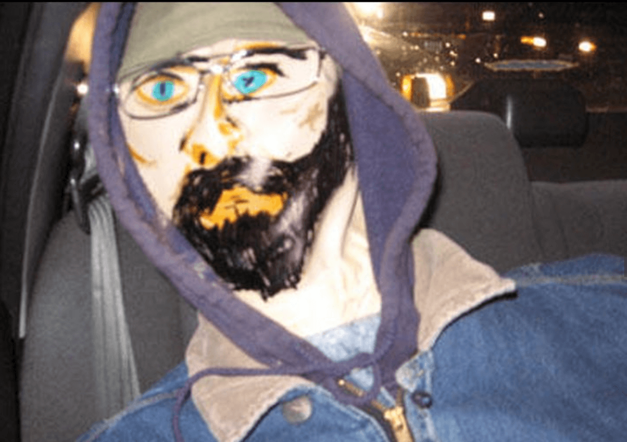 A este horroso señor no te lo topas ni en las más macabras películas de David Lynch.