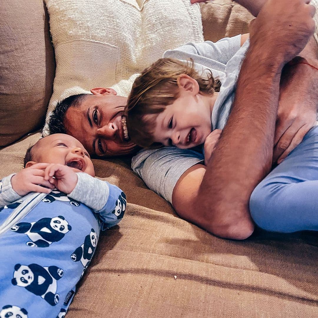 Noah tiene más de dos años, mientras que Nala está cerca de cumplir su primer aniversario, pero ellos no tienen a su papá cerca.