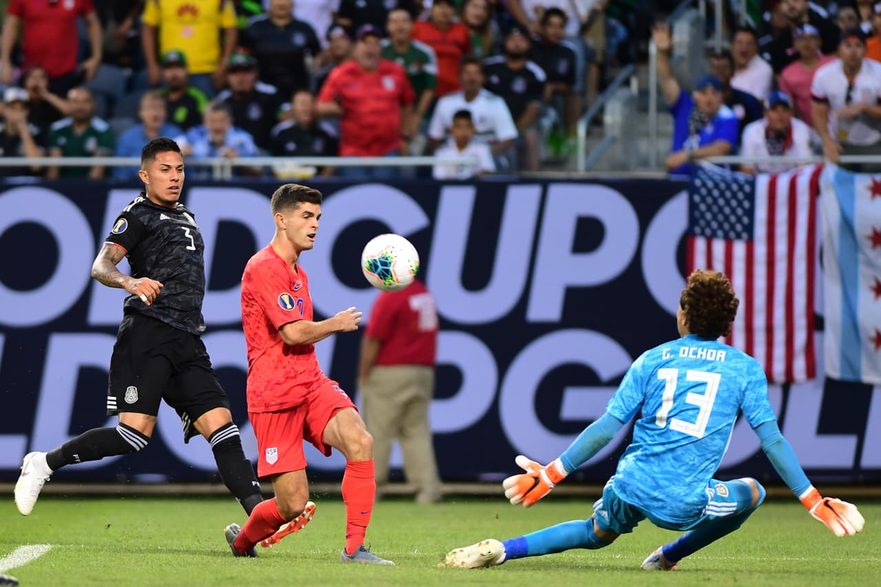Pero fue el equipo de Estados Unidos el que generó las mayores sensaciones de peligro. Christian Pulisic tuvo una escapada que de milagro no acabó en gol, gracias a la intervención oportuna de Memo Ochoa.