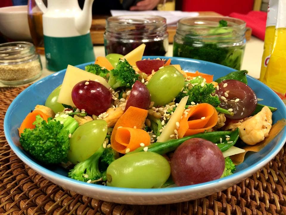 Chef Oropeza nos prepara una riquísima ensalada con lentejas.