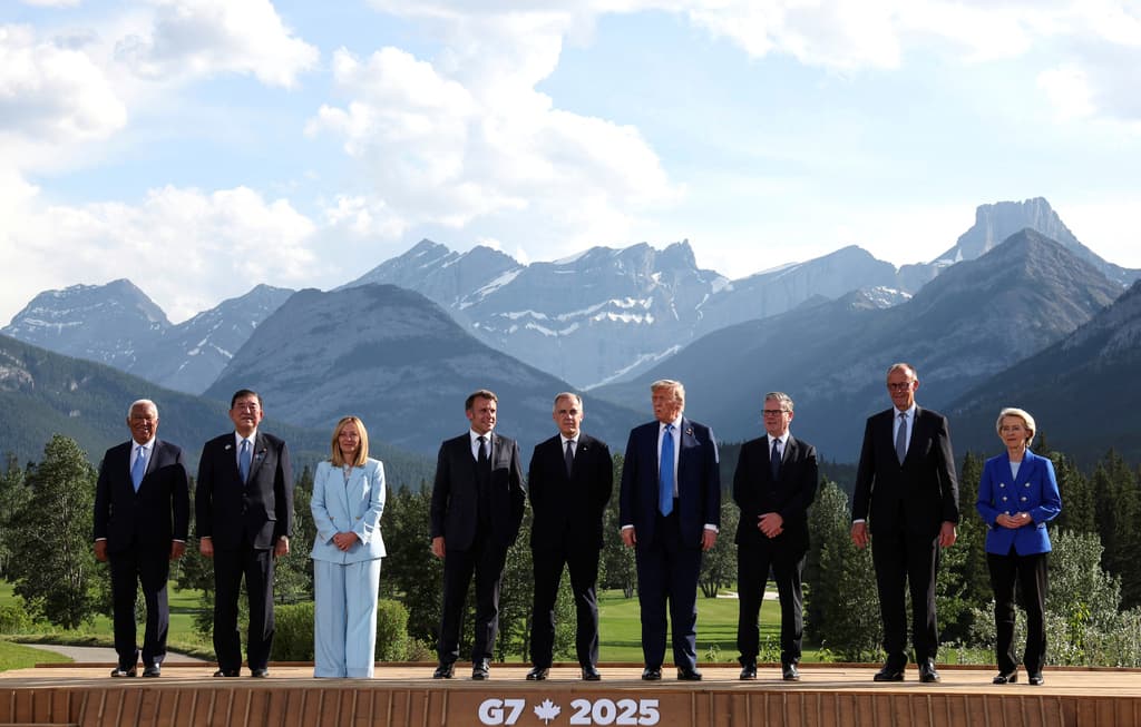 Foto de los líderes de los países que conforman el G7 poco antes de que Trump abandonara la cumbre (Suzanne Plunkett/Pool Photo via AP)
