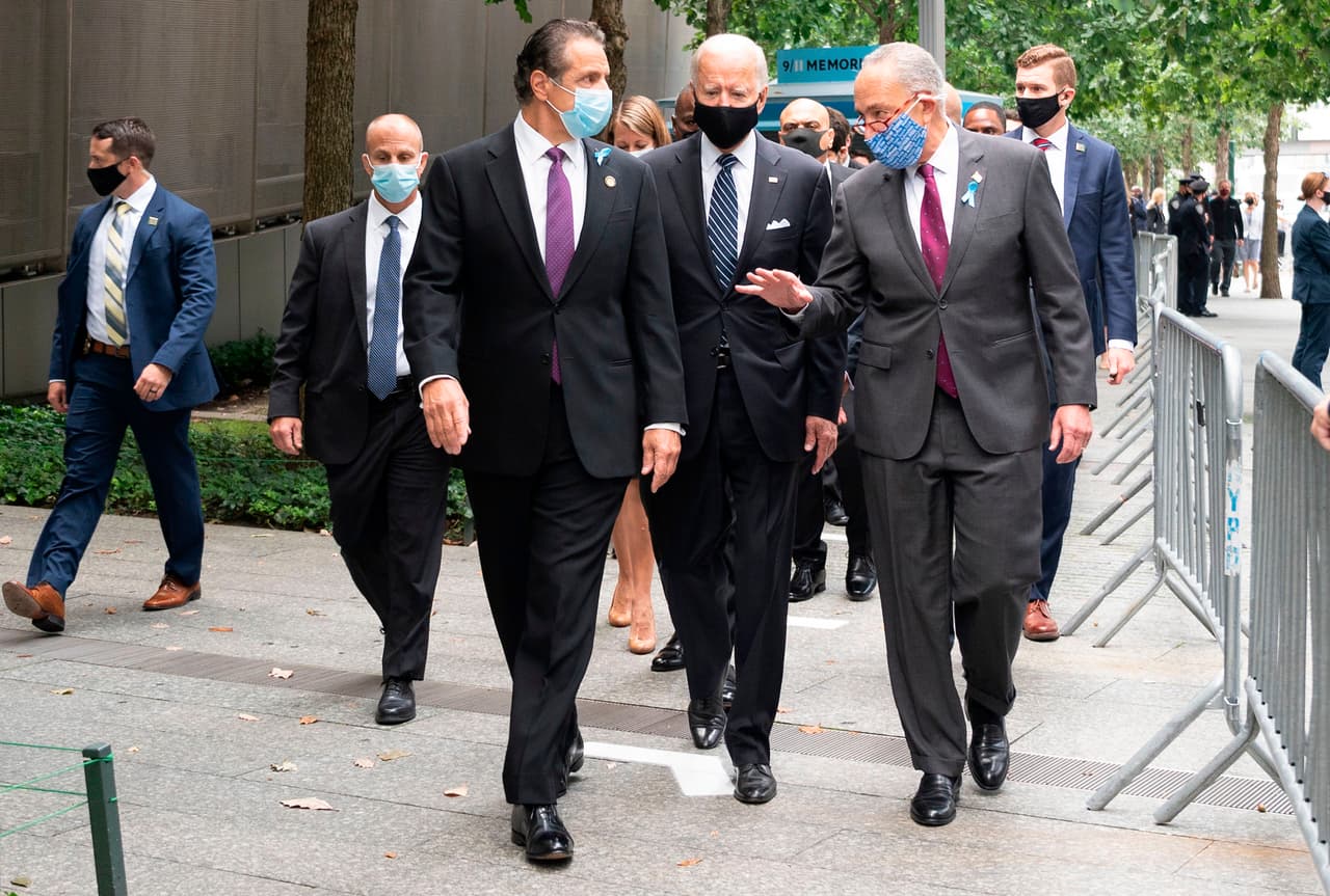 Al llegar al Museo y Memorial Nacional del 11 de septiembre en Manhattan, el candidato Demócrata Joe Biden se encontró con Andrew Cuomo, Gobernador de Nueva York, y Chuck Schumer, jefe de la minoría demócrata en el senado.
<br>