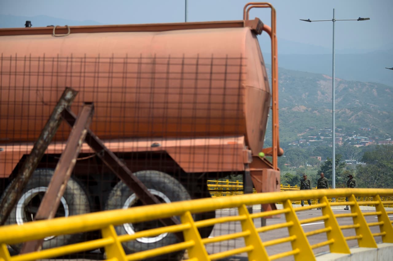 Según han explicado voceros de la Asamblea Nacional de Venezuela, también habrán otros centros de acopio para esta ayuda en Brasil y en una isla del Caribe, que aún no han precisado. La ayuda proviene de empresas de capital venezolano en el extranjero, Colombia y EEUU.