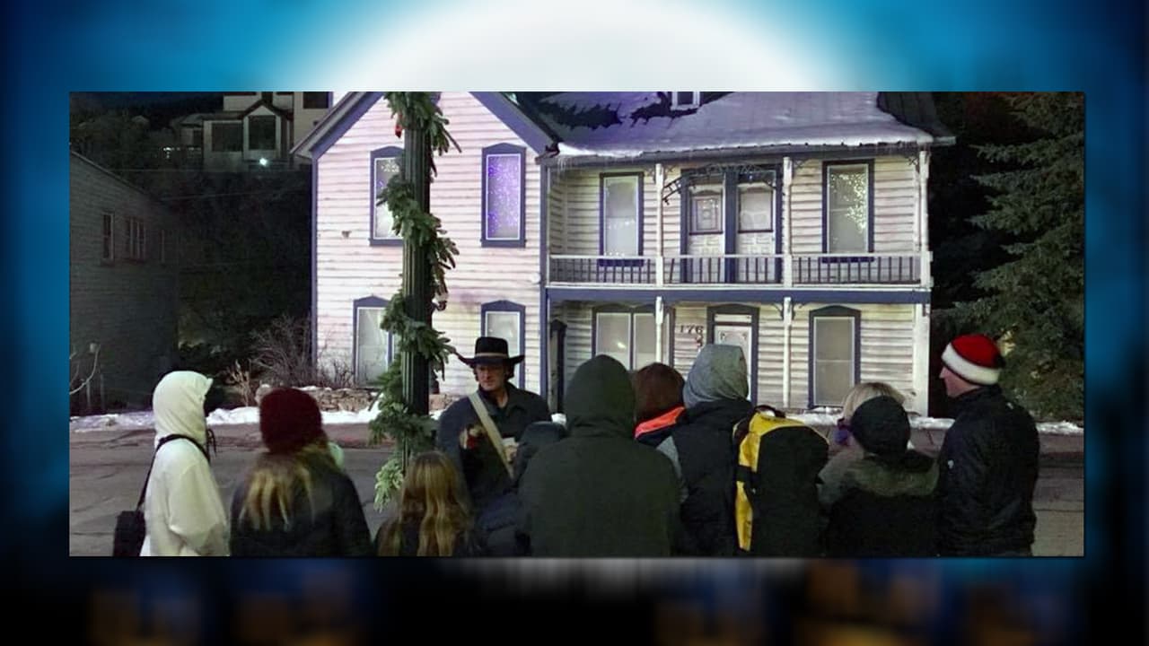 <b>Park City Haunted House</b>: Una casa embrujada te espera con un paseo terrorífico dentro de la oscuridad. La entrada y los sustos son gratis (pero aceptan donaciones). El 29 de octubre estará abierta de 2 a 9 pm, y el 31 podrás ir de 4 a 8 pm. Dirección: 701-889 Mountain Oak Court, Park City.