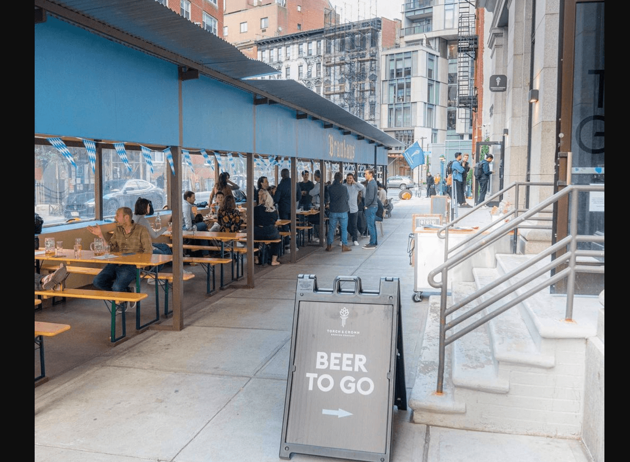 <a href="https://www.torchandcrown.com/" target="_blank">Torch & Crown</a> - Los mejores lugares para tomar cerveza en Nueva York