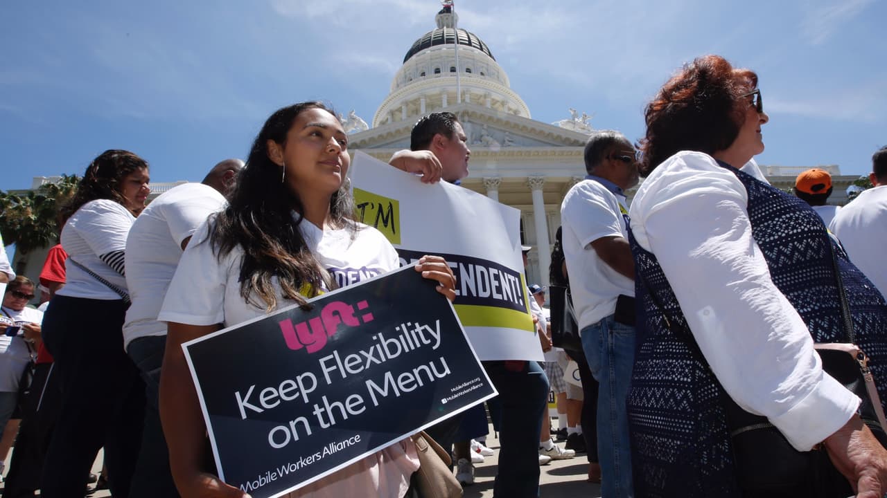 Fuerte golpe a Uber y Lyft: California aprueba iniciativa para reclasificar a contratistas como empleados