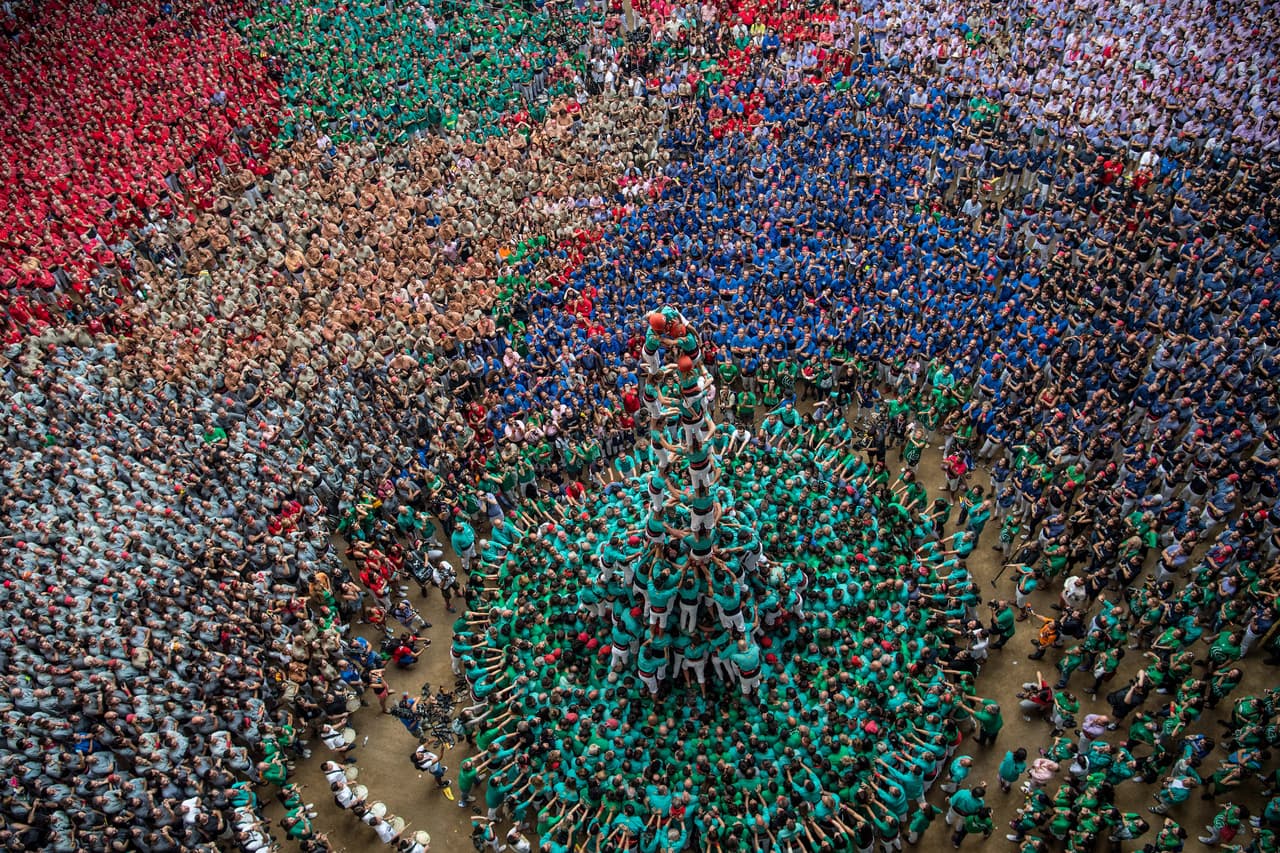Esta costumbre de Tarragona, España, se tiene desde el siglo XVIII. La fotografía es del 2 de octubre.