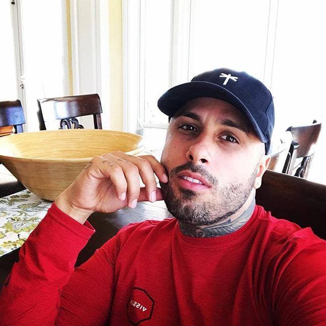 Respetando la privacidad de su esposa, la colombiana Angélica Cruz, el reggaetonero no publicó fotos con ella.