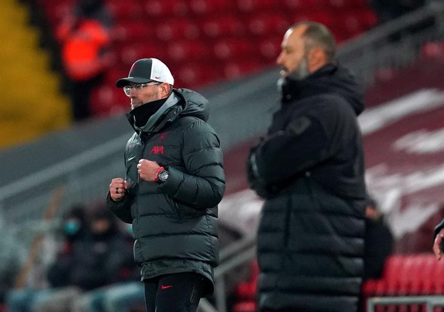 La escuadra campeona de la Premier League, no tuvo piedad y anotó cuatro tantos contra el Wolverhampton del mexicano Raúl Jiménez, quien sigue en recuperación. Los goles corrieron a cargo de Mohamed Salah, Wijnaldum, Matip y Semedo, durante la Jornada 10.