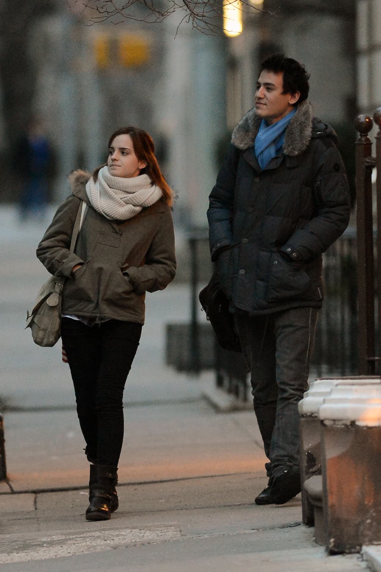 Le encanta combinar el color 'nude' con el verde militar.