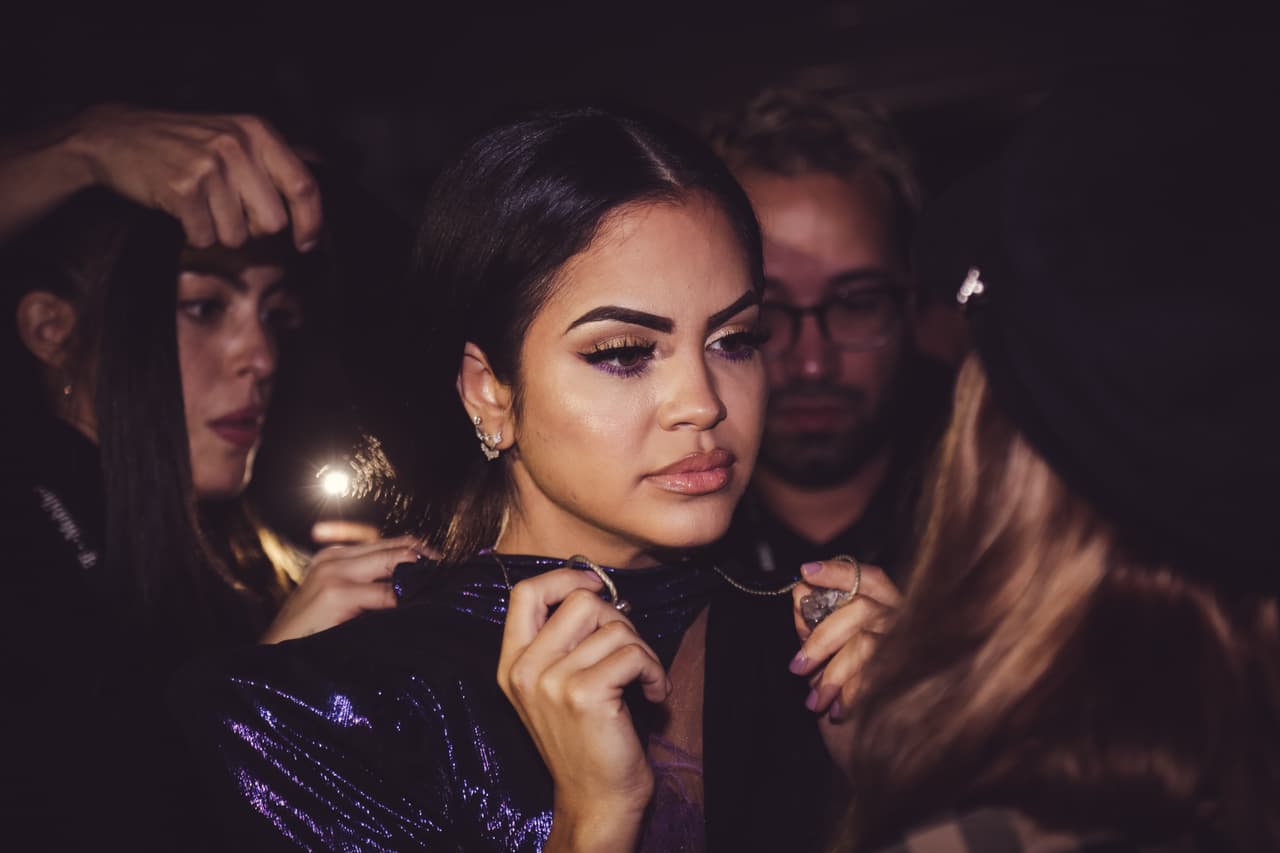 Natti Natasha antes de salir a conquistar el escenario con 'No me acuerdo' junto a Thalía.