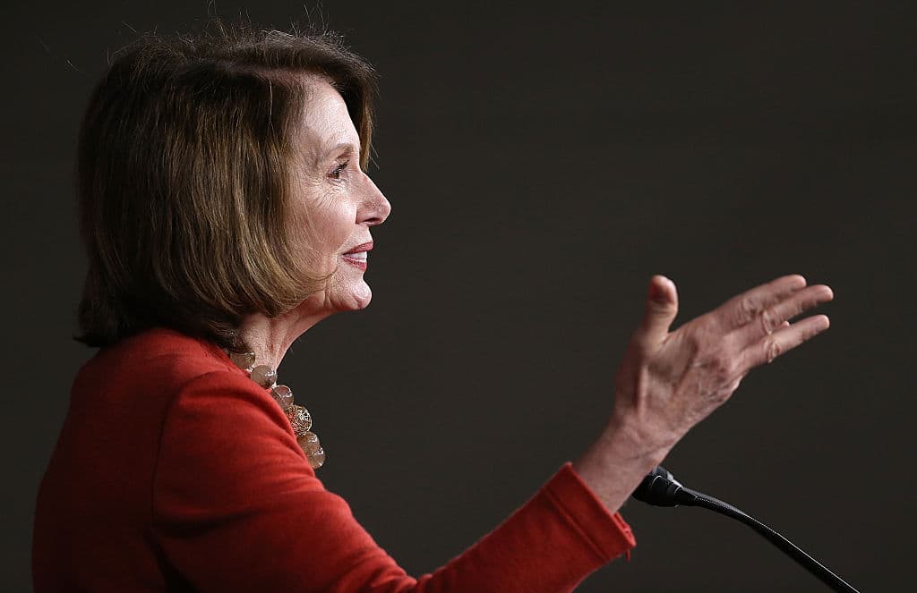 Nancy Pelosi apoya candidatura de Hillary Clinton
