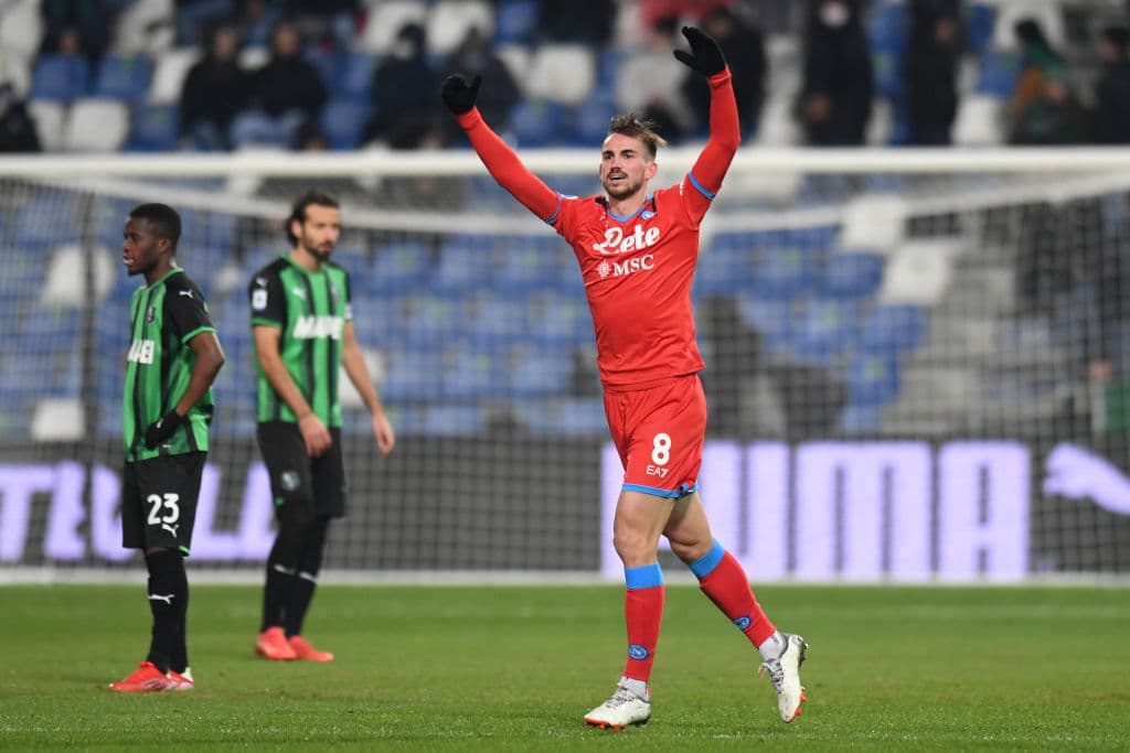 Sassuolo logra empatarle al Napoli 2-2 durante la 15va fecha en la Serie A. Scamacca y Ferrari anotaron para los locales, mientras que Fabián Ruiz Peña y Dries Mertens para los 'azurri'; Hirving Lozano fue titular durante el encuentro.