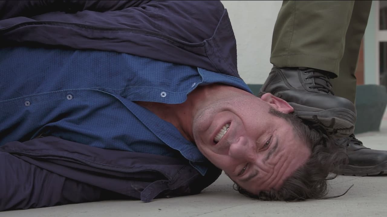 Marcos reaccionó furioso y no tuvo otra salida que enfrentarlos.