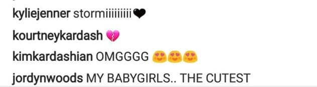 Tras la publicación de estas fotos, sus tías Kourtney y Kim fueron las primeras en comentar estas imágenes demostrando así que se derriten de amor por su sobrina.