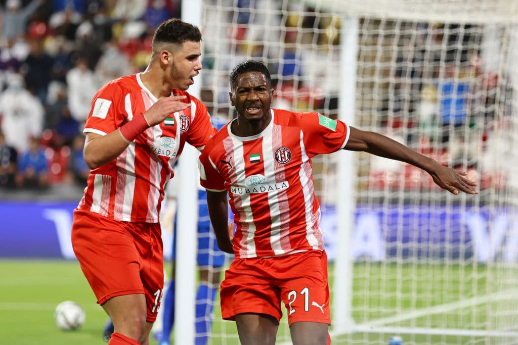 Al Hilal propina goliza a Al-Jazira con marcador de 6-1 durante la segunda Ronda del Mundial de Clubes de la FIFA 2022. Ighalo, Pereira, Kanno, Al-Dawasari, Marega y Carrillo le dieron el triunfo a los visitantes, mientras que Abdoulay Diaby anotó el único gol para los locales.