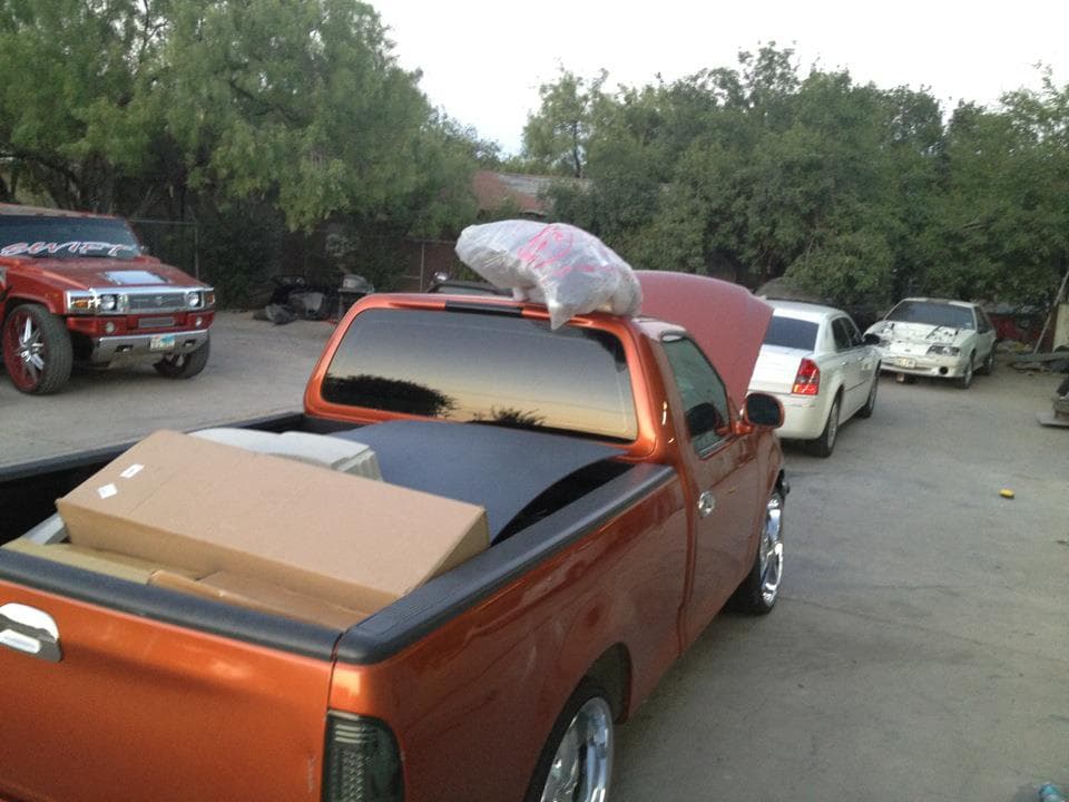 Los hermanos Xavier y Michael Cardona tenían un taller de hojalatería y pintura de autos que les servía de fachada para su negocio de distribución de cocaína.