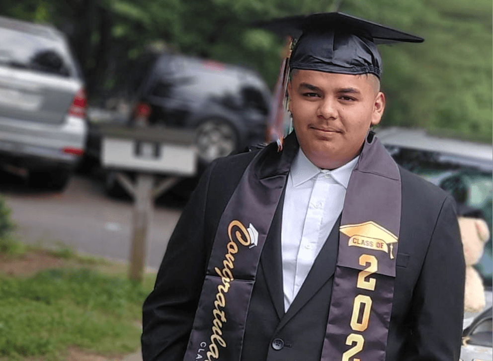 Está protegido de la deportación, tiene 18 años y no ha cometido delitos, pero ICE lo mantiene detenido desde hace 2 meses