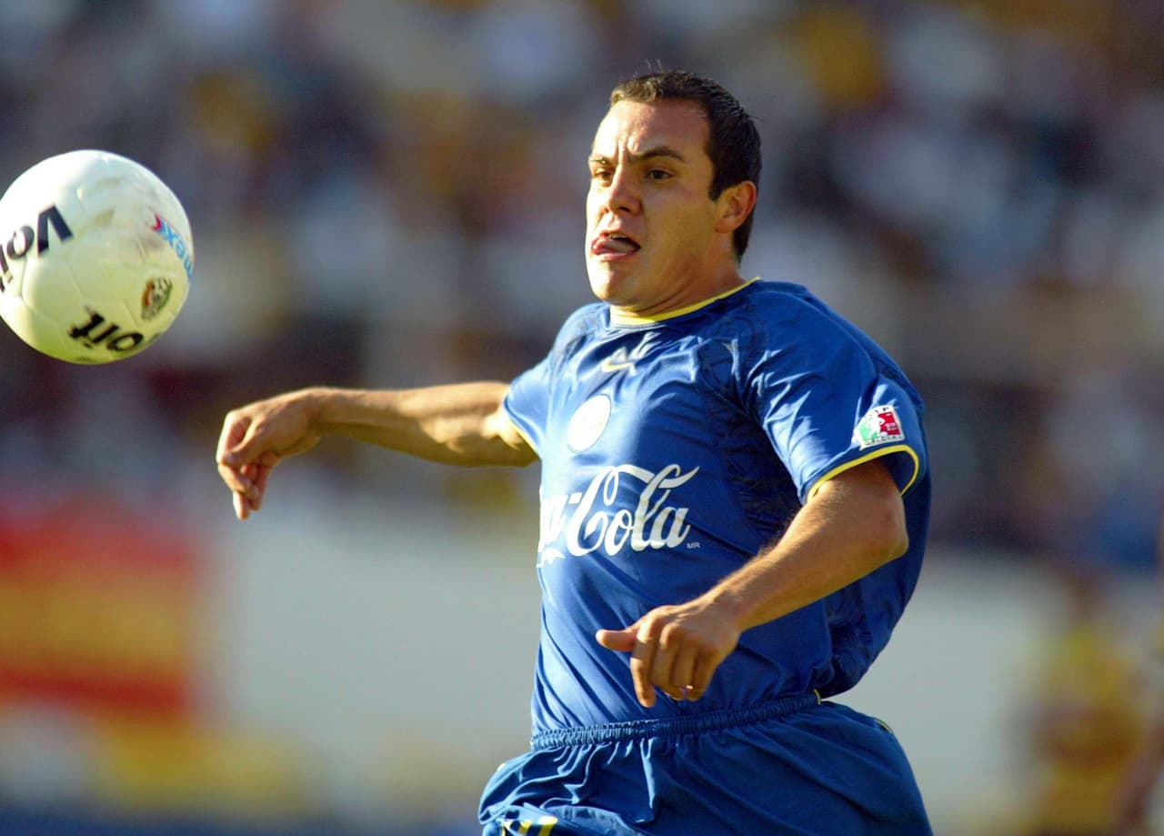Cuauhtémoc Blanco nunca se preocupó por el físico, y ni falta le hacía con esa técnica y ese par de... pies tan educados que siempre le caracterizaron. La última gran leyenda del futbol mexicano.