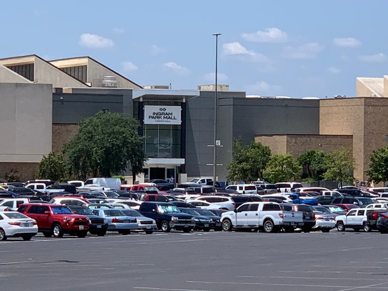 Identifican al joven de 16 años que murió en el estacionamiento de Ingram Park