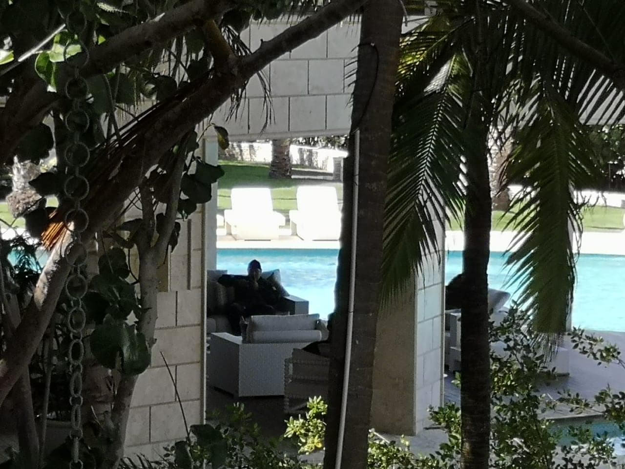 Operativo de cateo a la casa que ocupa la familia del empresaio Samark López en República Dominicana.