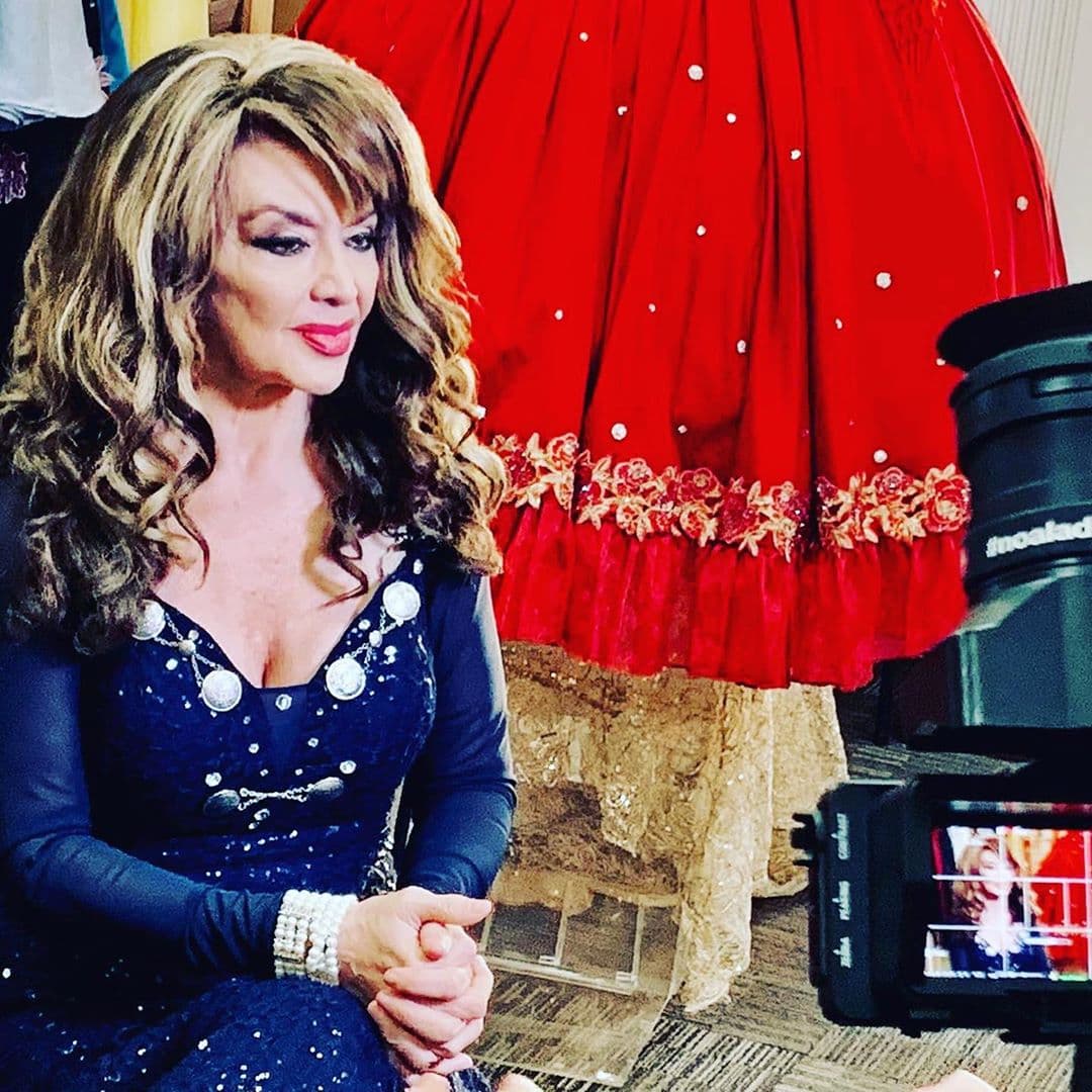 "Déjenla en paz porque la señora
<b><a href="https://www.univision.com/famosos/hace-anos-veronica-castro-recibio-una-cachetada-tan-fuerte-que-la-tiro-y-no-fue-su-enemiga-eterna-lucia-mendez-fotos">Verónica Castro</a> merece tu respeto Yolandita </b>y el respeto de todos nosotros, así que déjala tranquila".
<br>