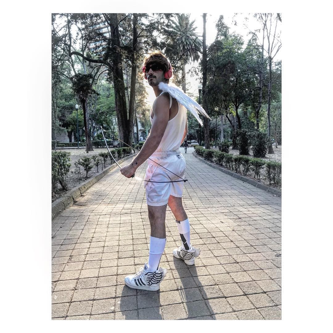 El joven actor debutó en 2015 en la telenovela 'Lo imperdonable', donde compartió créditos con Ana Brenda Contreras e Iván Sánchez.