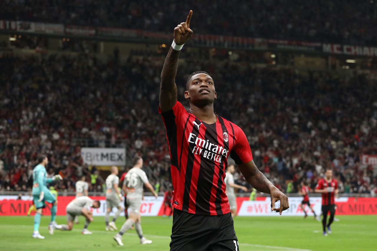 Milan derrotó 2-0 al Genoa del mexicano Johan Vásquez en la Jornada 33 con tantos de Rafael Leao y Junior Messias.