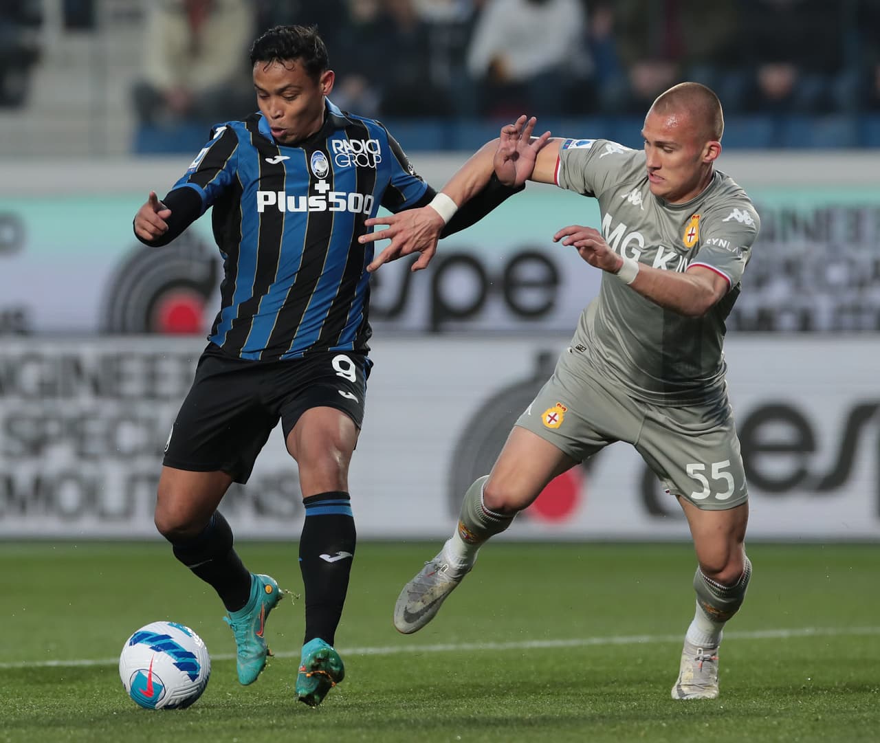 Con Johan Vásquez como titular, el Genoa igualó sin goles en su visita al Atalanta, pero se mantiene en puestos de descenso.