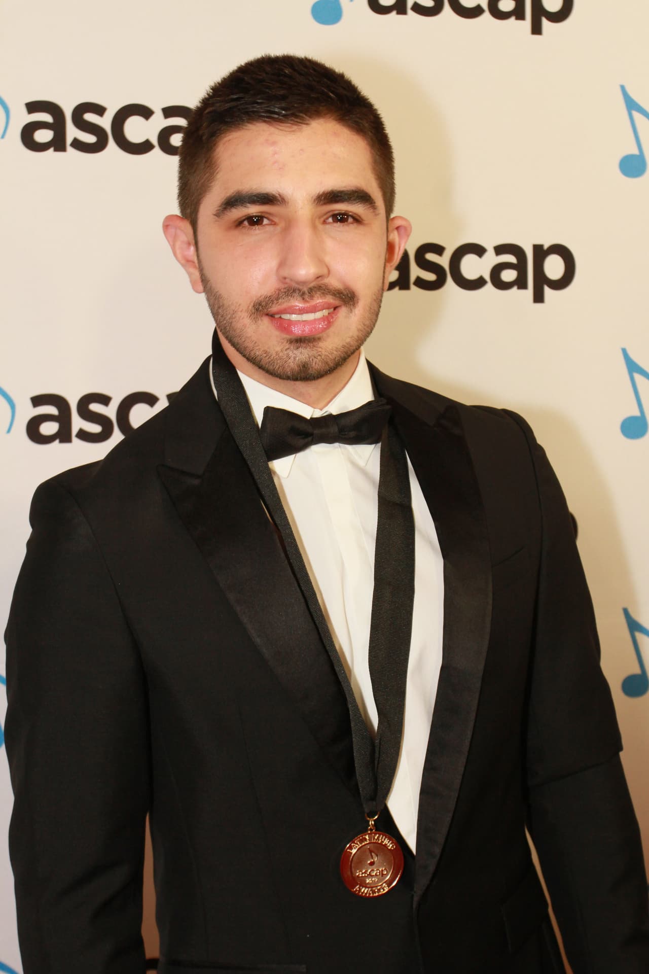 “Yo
<b>tengo muchas ganas de que me grabe</b>, e incluso, tengo la canción que quiero grabar. Nada más, es todo”, comentó Favela.