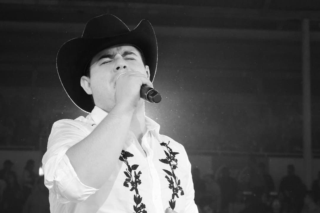 En el 2015 el cantante de regional mexicano atravesaba uno de los mejores momentos de su carrera musical, pero por poco pierde la vida cuando menos lo esperaba.