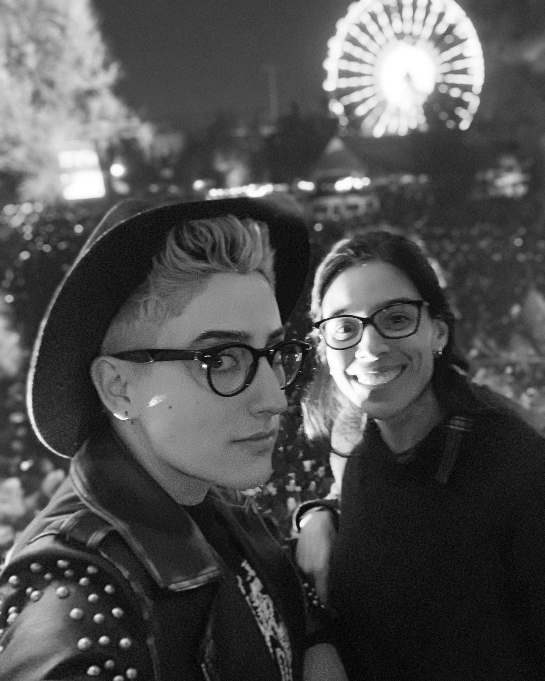 La confusión sobre el romance tomó fuerza ya que, además de la publicación que hizo en Twitter, en su cuenta de Instagram existen fotos donde aparecen juntas: "Mineni olgüeis, olgüeis @reginakuri", escribió Maca.