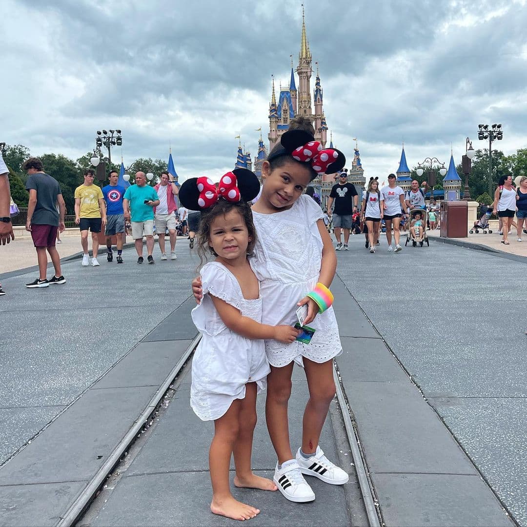 Anabella y Silvana tienen enganchado al galán de Despierta América. Lo derriten con tan solo una sonrisa.