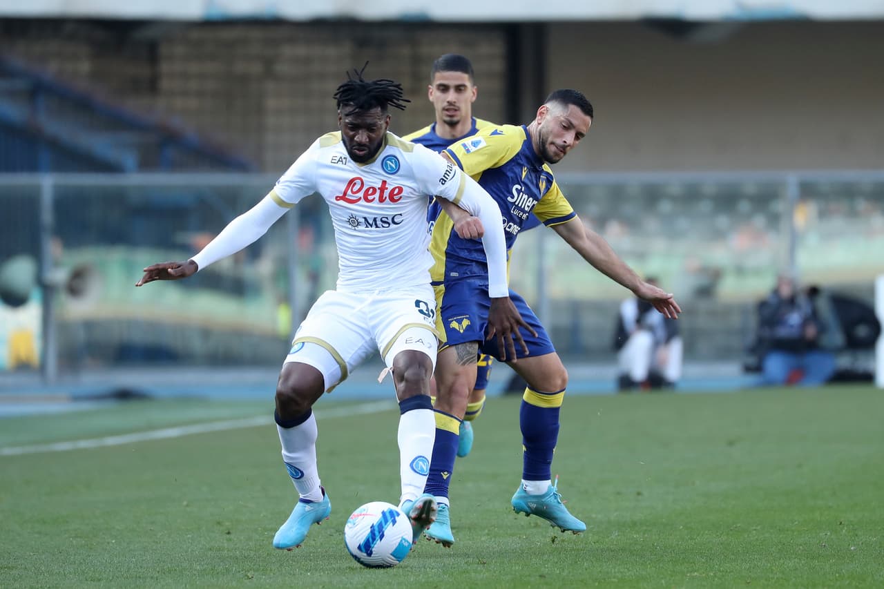 En un duelo donde el mexicano 'Chucky' Lozano jugó 63 minutos y tuvo un papel discreto, el nigeriano Victor Osimhen marcó los dos goles del Napoli, que valieron el triunfo ante Hellas Verona.