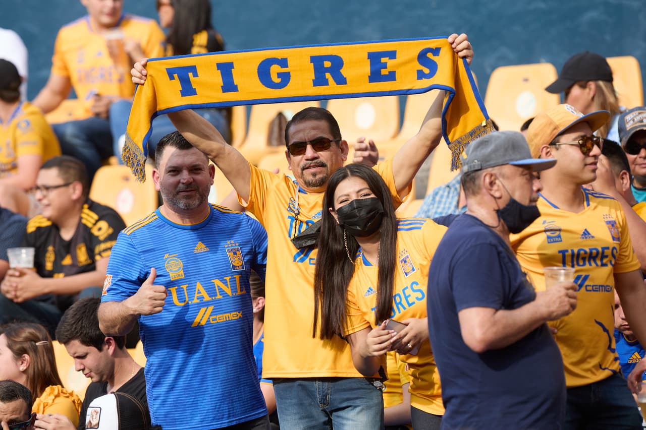 Los incomparables se hicieron presentes en el Universitario.