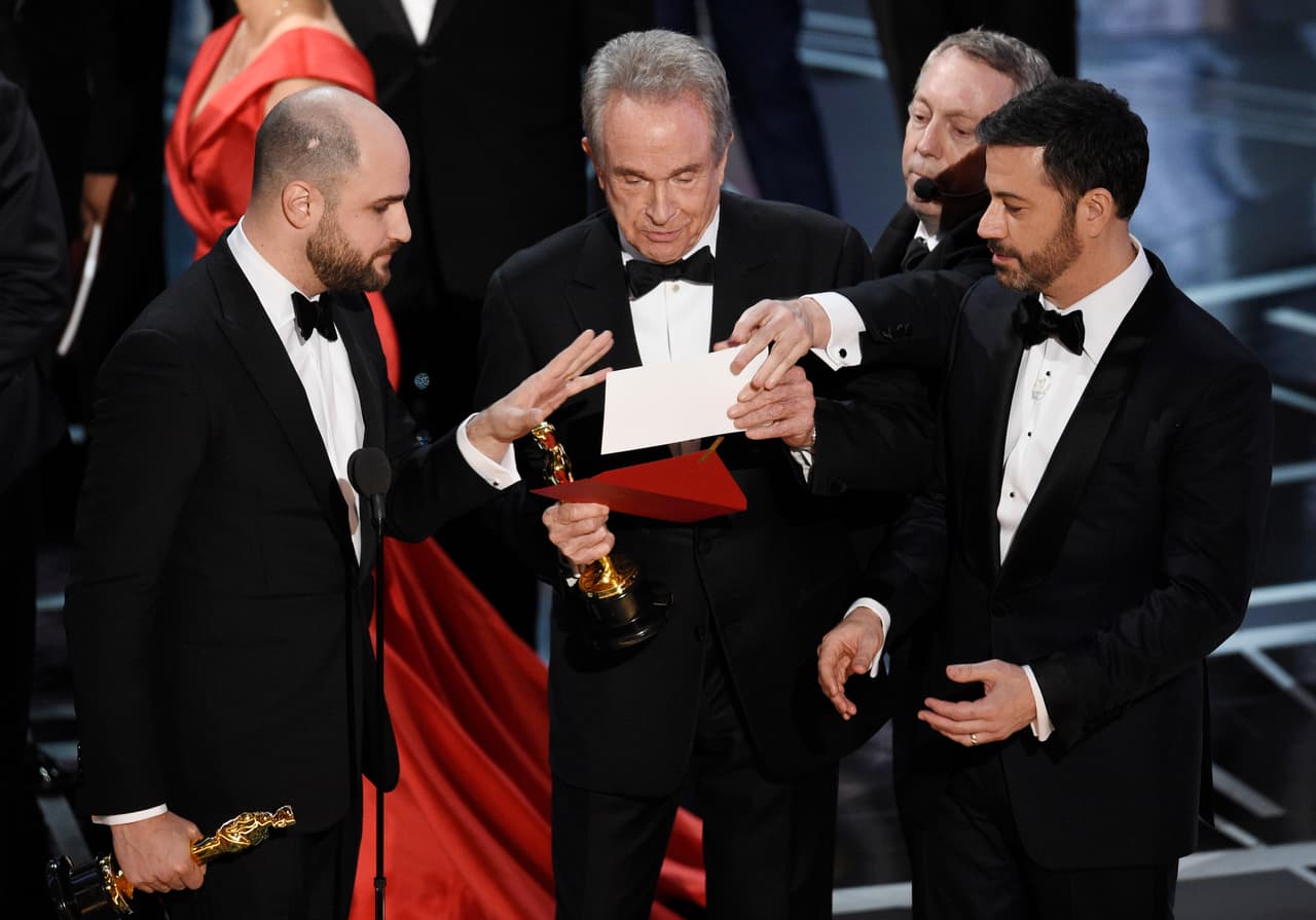 El productor de "La La Land" presente cuando se anunció que "Moonlight" era la mejor película en los Oscars.