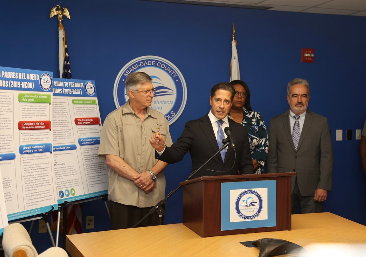 Niños estudiarían desde casa si se presenta un brote de coronavirus en Miami