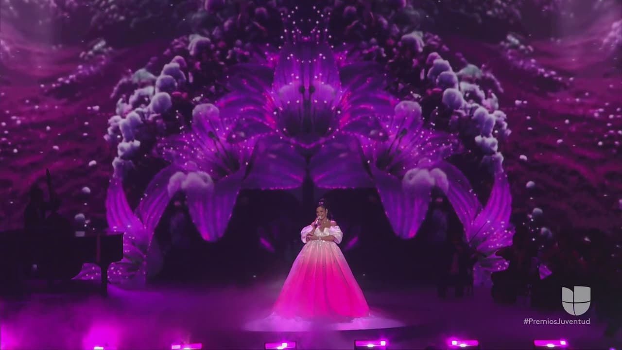 Natti Natasha reveló en el escenario de Premios Juventud 2025 que tendrá otra niña.